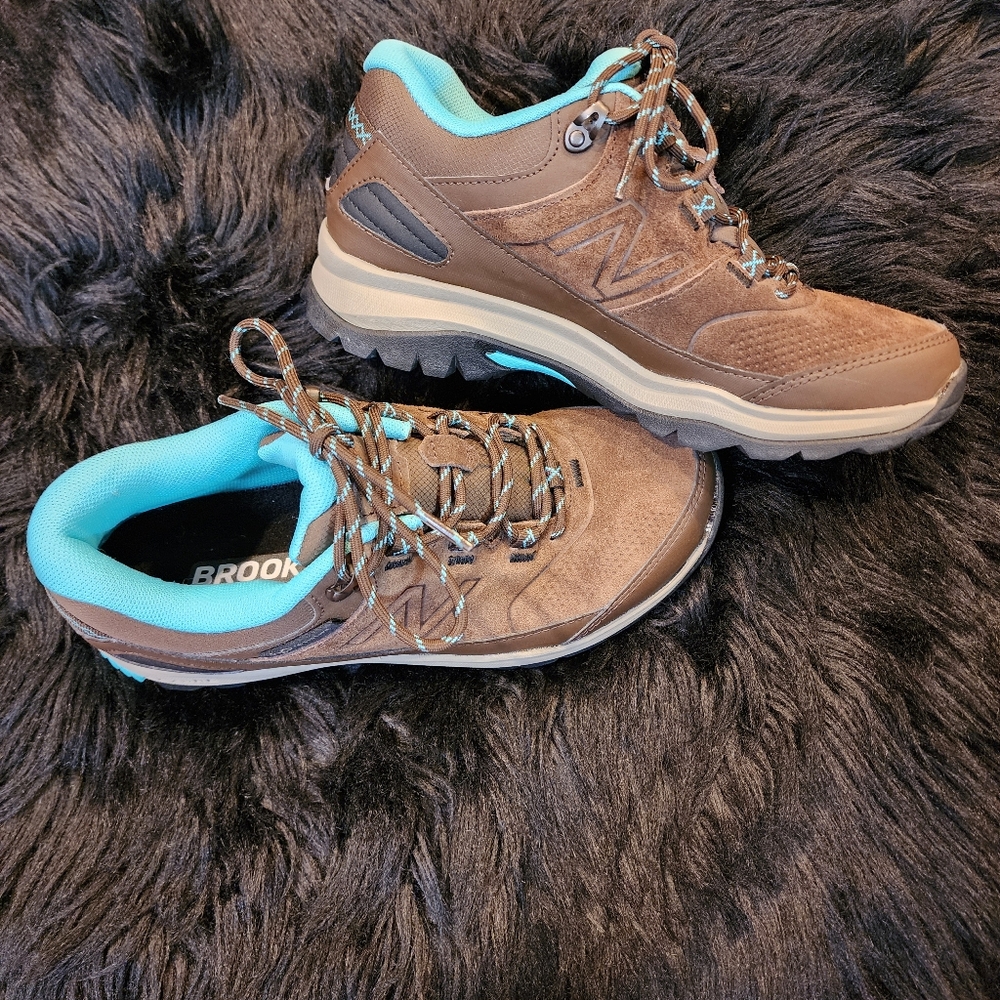 New Balance Women's Brown and Teal Hiking Shoes Size 7.5B